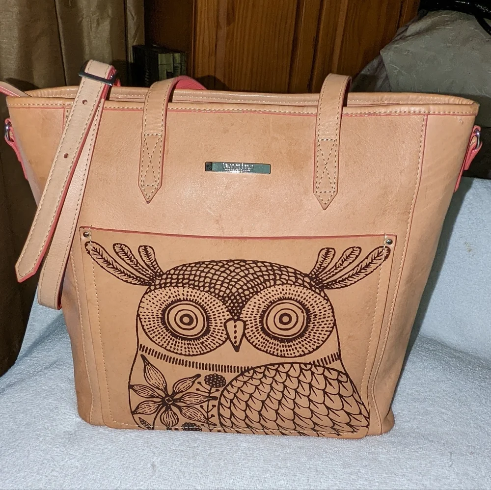 Tannino Cuero leather bag with owl details. Made in Colombia.